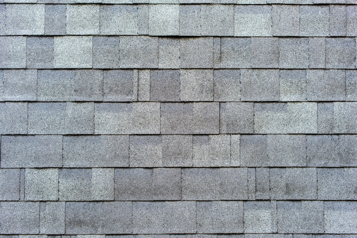 AdobeStock_223506315-granule-loss-roof-1