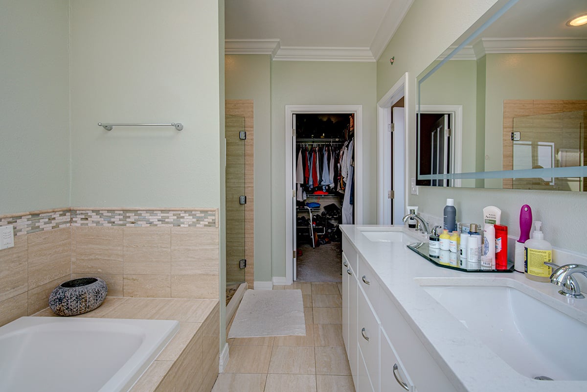 Admiral-Bathroom-Before-01