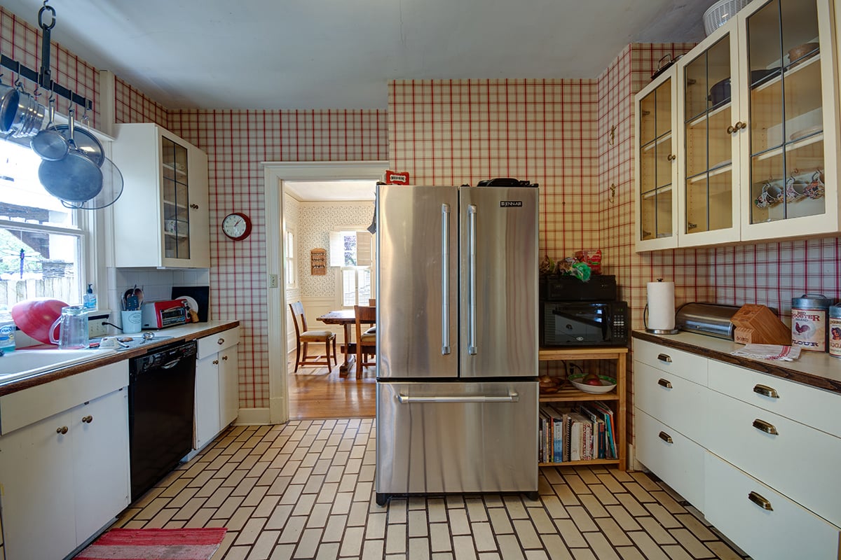 historic-seattle-kitchen-2-before-nook-to-dining