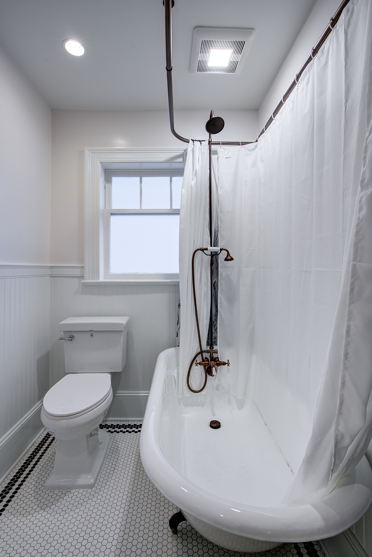 roosevelt-historic-bath-after1-toilet-tub roosevelt-historic-bath-after1-toilet-tub
