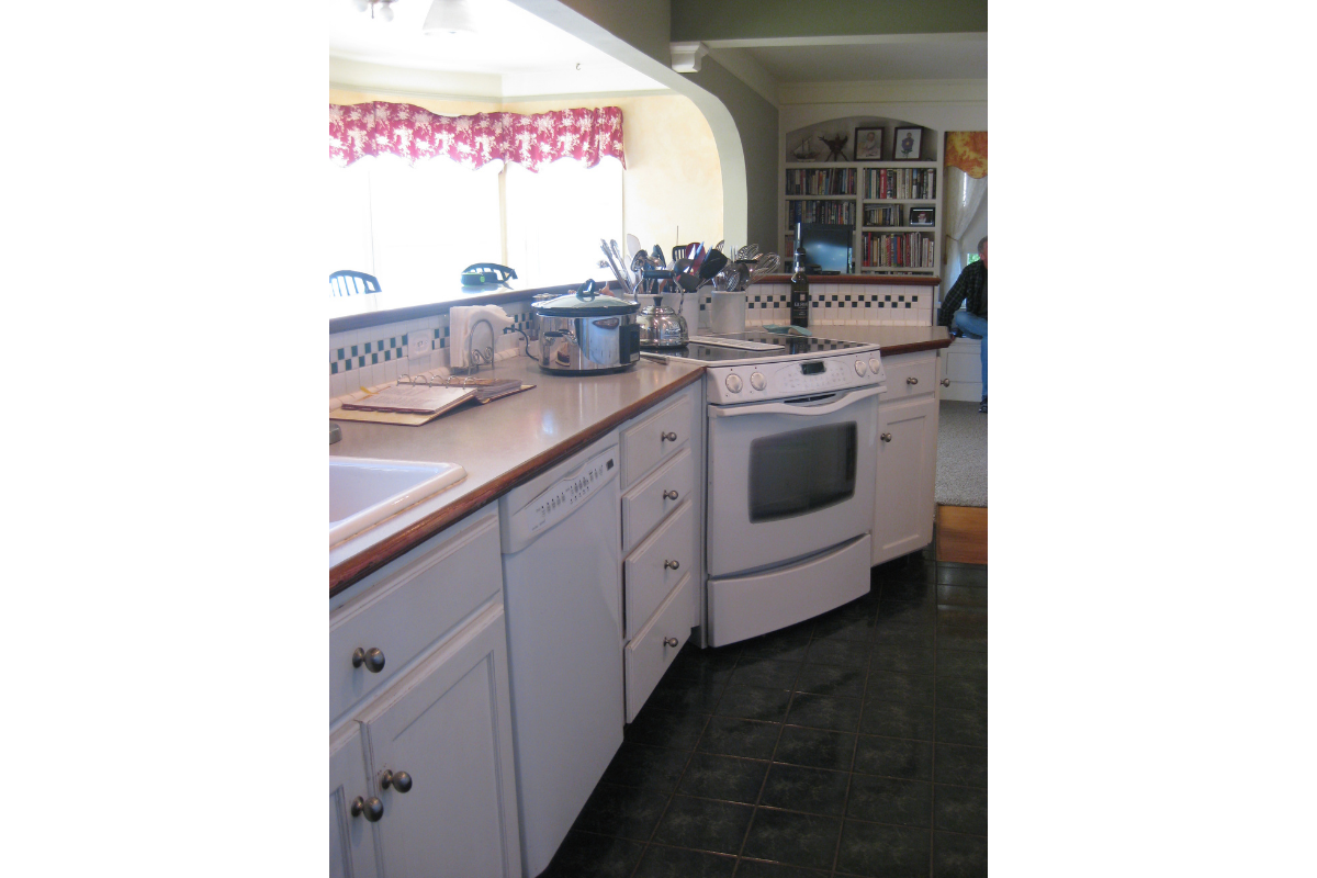 west-seattle-vintage-kitchen-before (4)